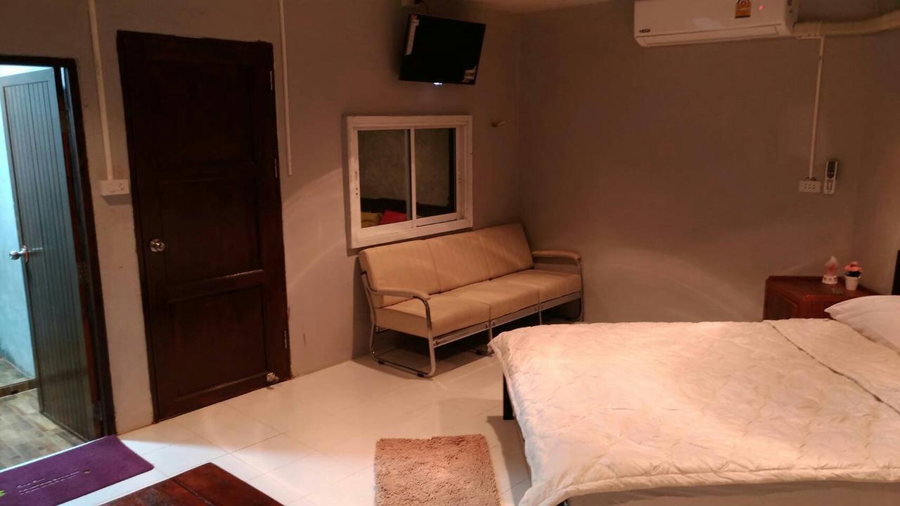 Pk Hostel Ayutthaya Eksteriør billede
