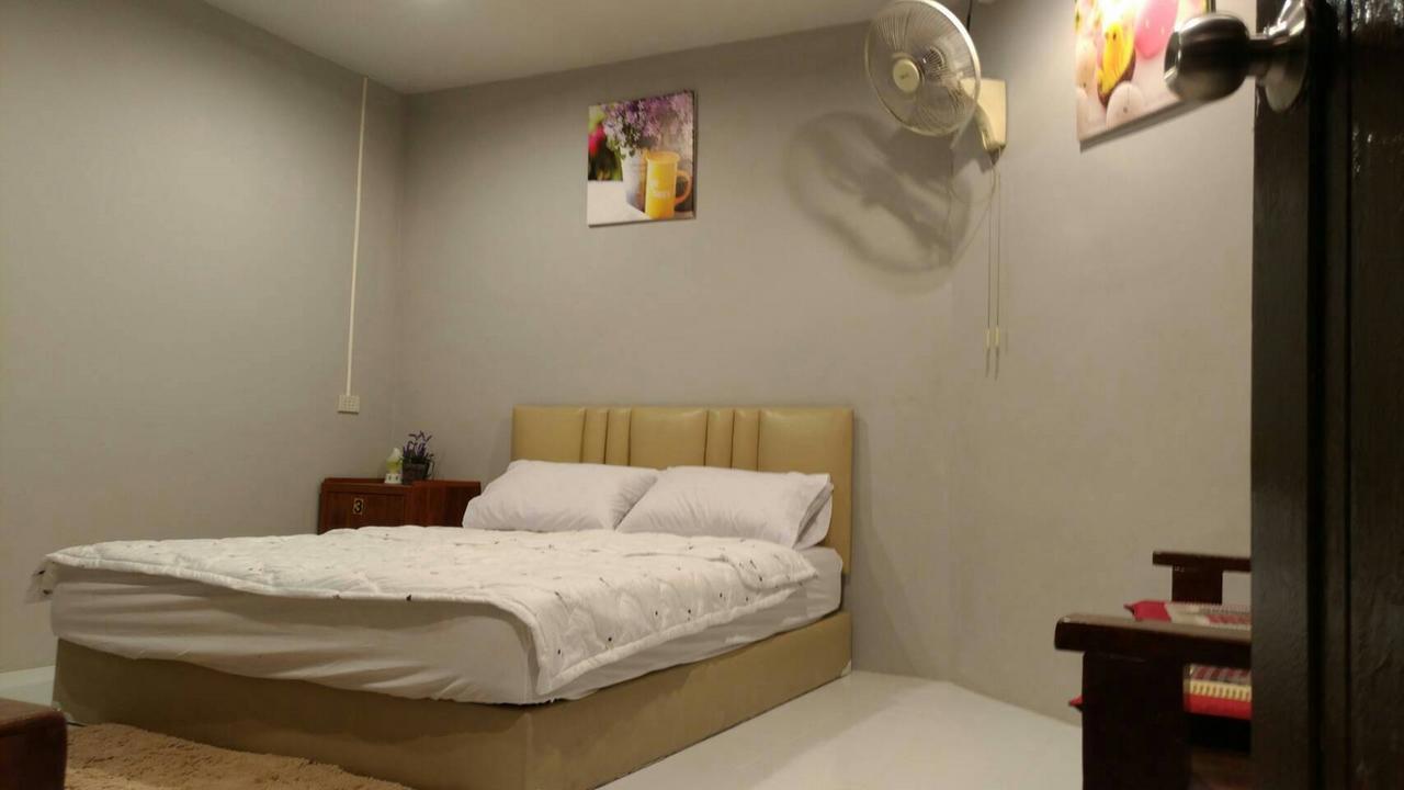 Pk Hostel Ayutthaya Eksteriør billede