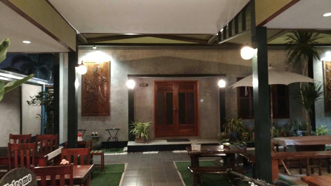 Pk Hostel Ayutthaya Eksteriør billede