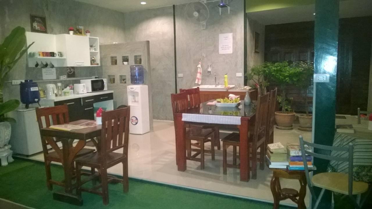 Pk Hostel Ayutthaya Eksteriør billede