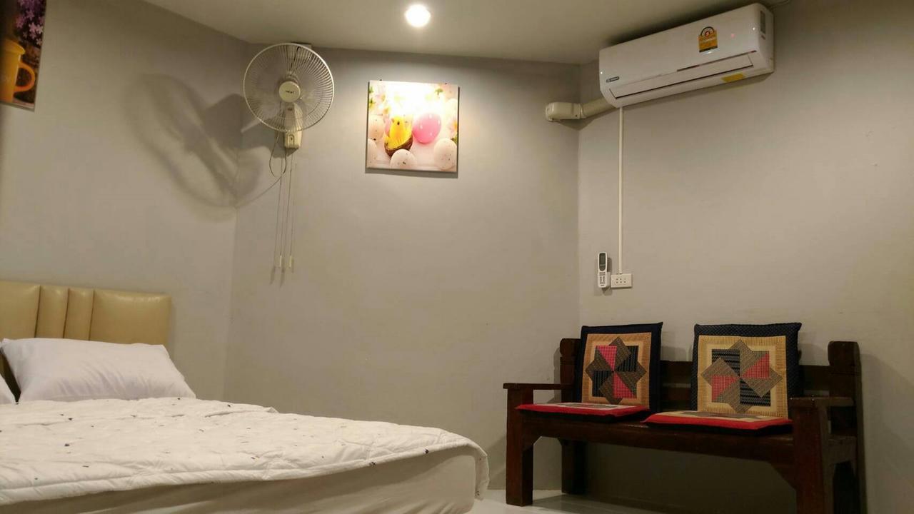 Pk Hostel Ayutthaya Eksteriør billede