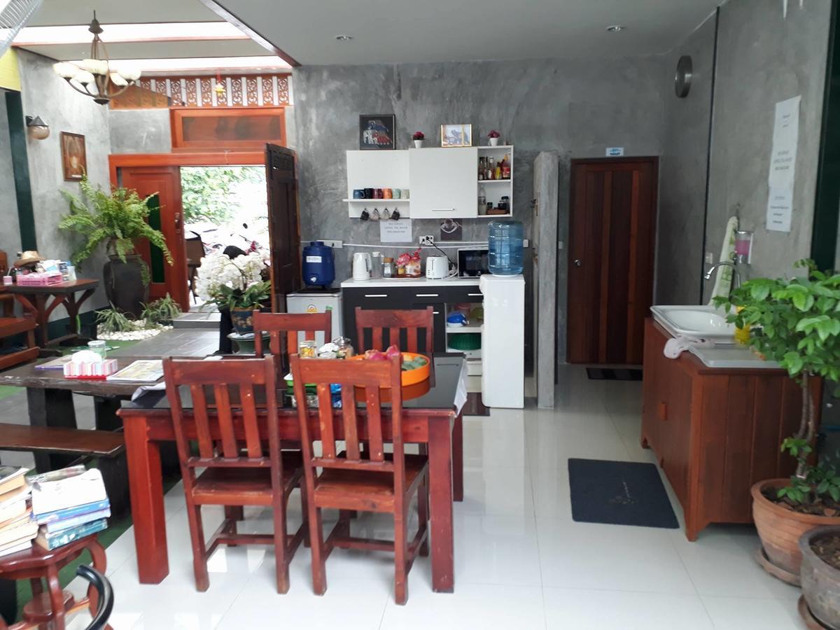 Pk Hostel Ayutthaya Eksteriør billede