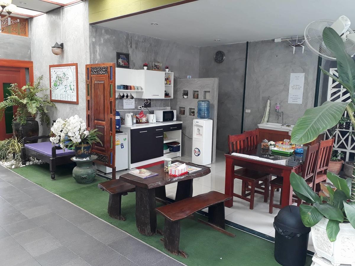 Pk Hostel Ayutthaya Eksteriør billede